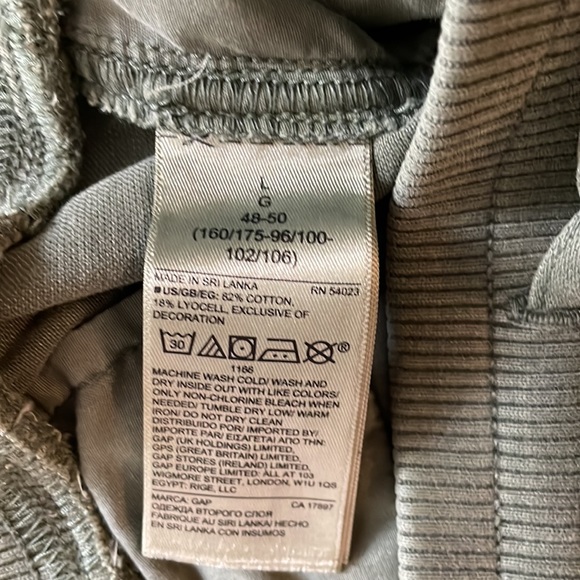 Maternity Short - Picture 3 of 4